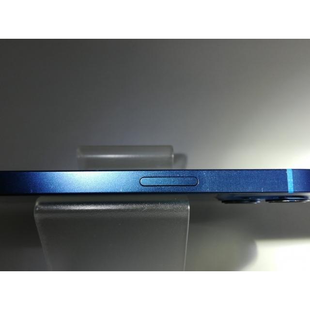 【中古】Apple au 【SIMフリー】 iPhone 13 128GB ブルー MLNG3J/A【京都】保証期間１ヶ月【ランクB】の画像