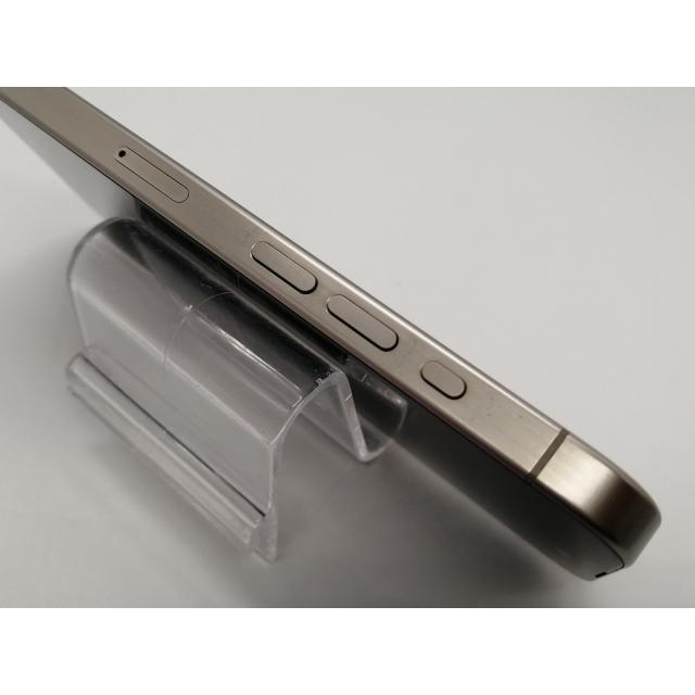【中古】Apple SoftBank 【SIMフリー】 iPhone 15 Pro 256GB ナチュラルチタニウム MTUF3J/A【大須アメ横】保証期間１ヶ月【ランクC】の画像