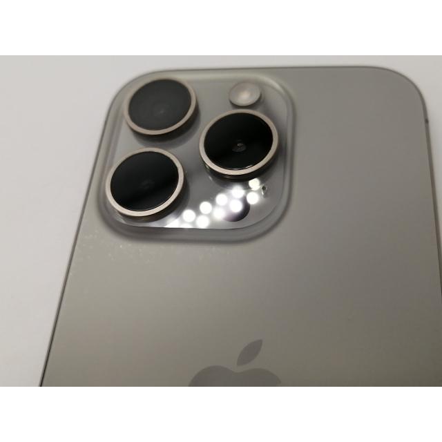 【中古】Apple SoftBank 【SIMフリー】 iPhone 15 Pro 256GB ナチュラルチタニウム MTUF3J/A【大須アメ横】保証期間１ヶ月【ランクC】の画像