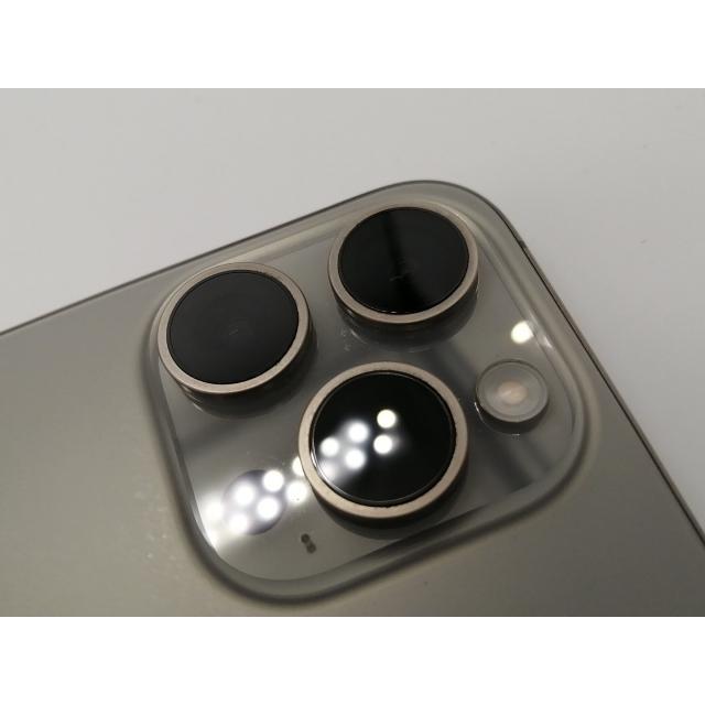 【中古】Apple SoftBank 【SIMフリー】 iPhone 15 Pro 256GB ナチュラルチタニウム MTUF3J/A【大須アメ横】保証期間１ヶ月【ランクC】の画像