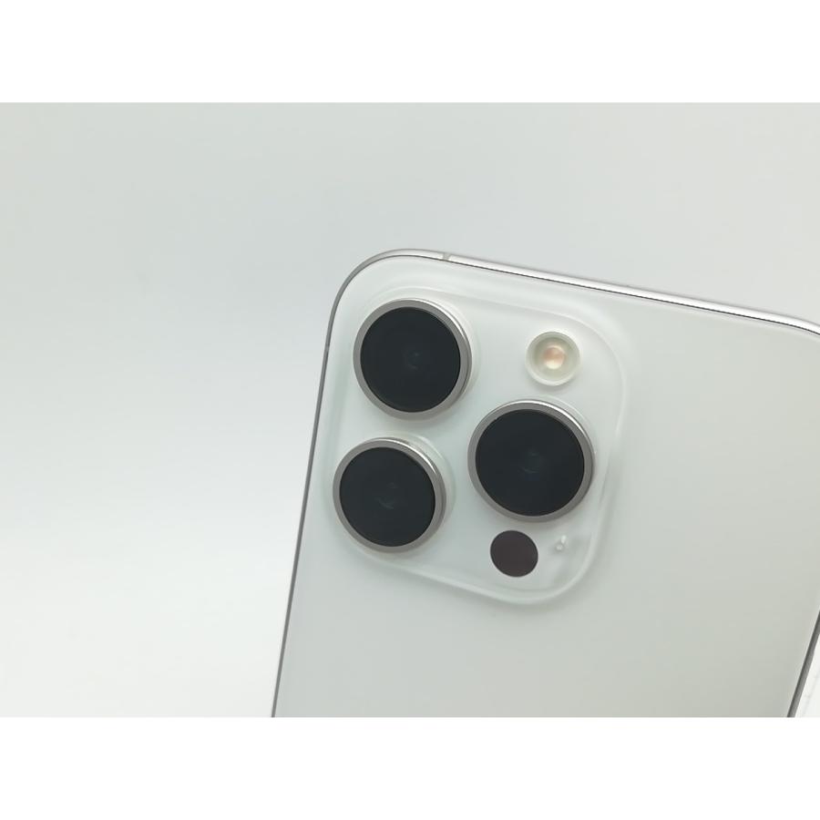 【中古】Apple SoftBank 【SIMフリー】 iPhone 15 Pro 256GB ホワイトチタニウム MTUD3J/A【柏】保証期間１ヶ月【ランクC】の画像