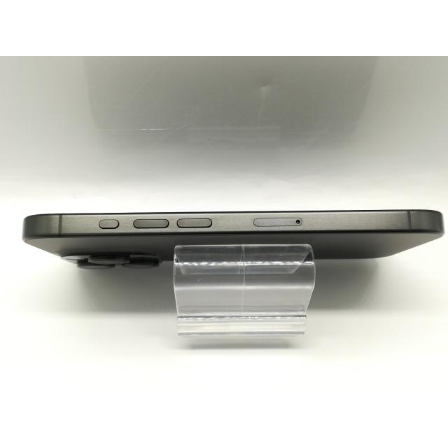 【中古】Apple au 【SIMフリー】 iPhone 15 Pro 512GB ブラックチタニウム MTUH3J/A【秋葉4号】保証期間１ヶ月【ランクA】の画像