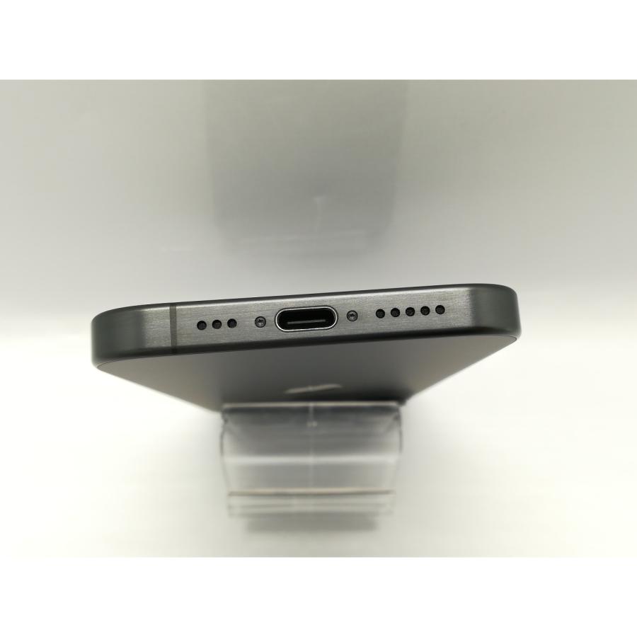 【中古】Apple au 【SIMフリー】 iPhone 15 Pro 512GB ブラックチタニウム MTUH3J/A【秋葉4号】保証期間１ヶ月【ランクA】の画像