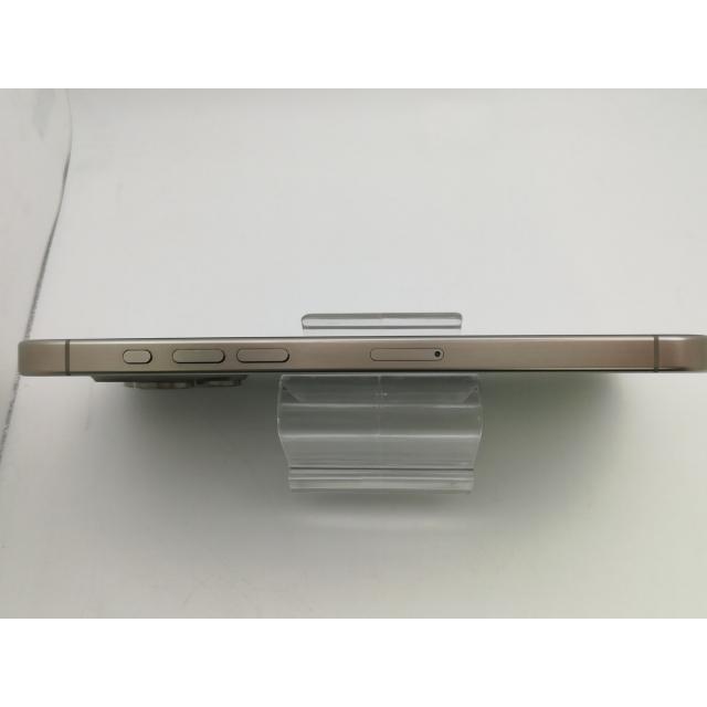 【中古】Apple 国内版 【SIMフリー】 iPhone 15 Pro Max 256GB ナチュラルチタニウム MU6R3J/A【大阪本店】保証期間１ヶ月【ランクA】の画像