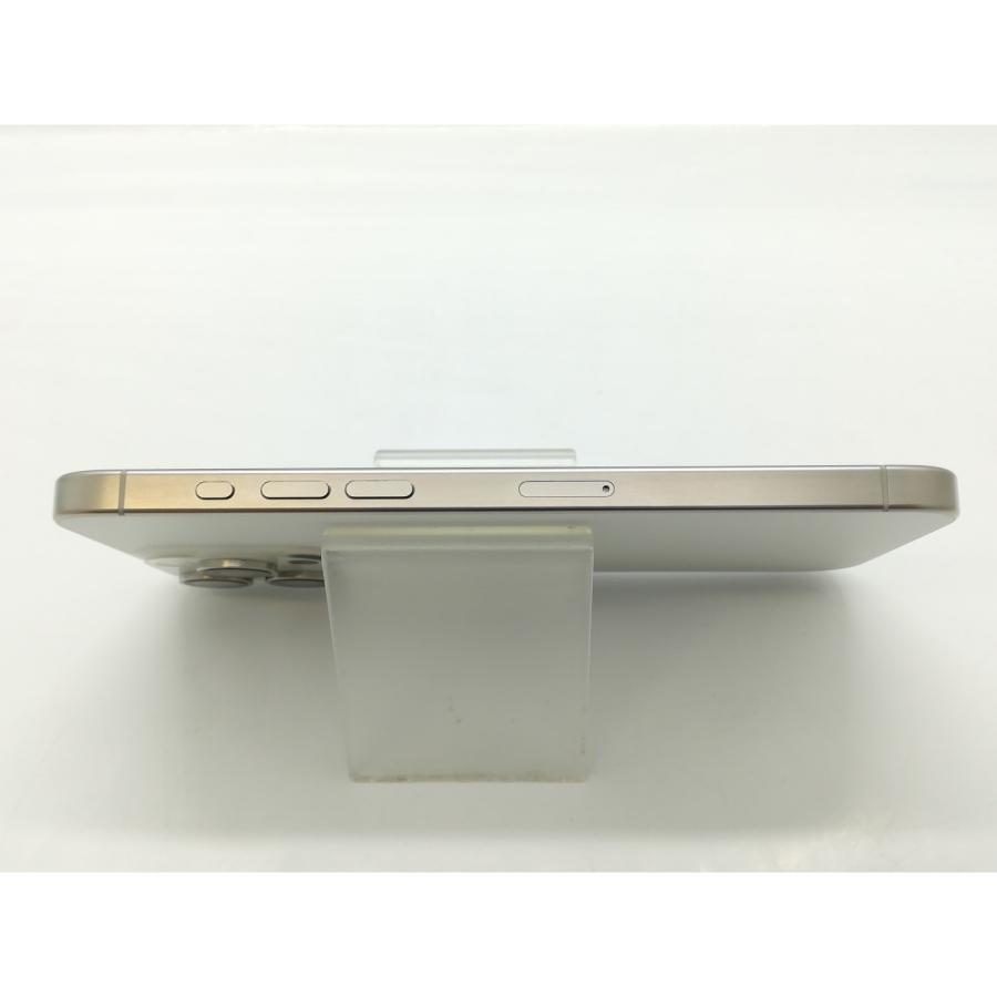 【中古】Apple docomo 【SIMフリー】 iPhone 15 Pro Max 256GB ホワイトチタニウム MU6Q3J/A【秋葉4号】保証期間１ヶ月【ランクA】の画像