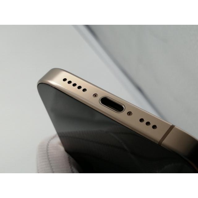 【中古】Apple au 【SIMフリー】 iPhone 16 Pro 128GB デザートチタニウム MYMX3J/A【博多】保証期間１ヶ月【ランクB】の画像
