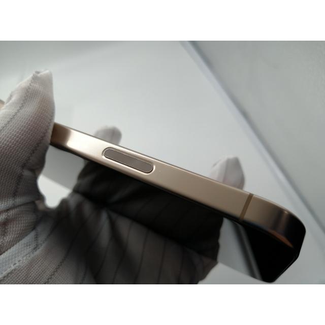 【中古】Apple au 【SIMフリー】 iPhone 16 Pro 128GB デザートチタニウム MYMX3J/A【博多】保証期間１ヶ月【ランクB】の画像