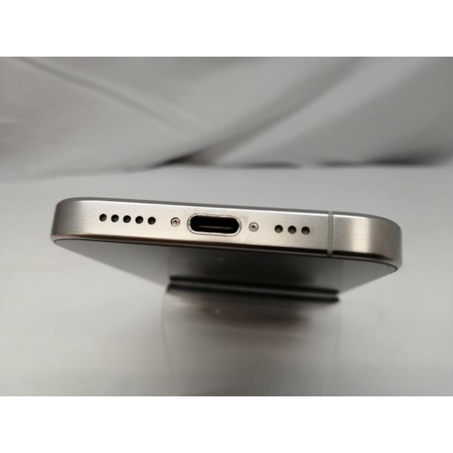 【中古】Apple docomo 【SIMフリー】 iPhone 15 Pro 256GB ホワイトチタニウム MTUD3J/A【札幌】保証期間１ヶ月【ランクA】の画像