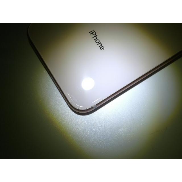 中古】Apple docomo 【SIMロック解除済み】 iPhone 8 64GB ゴールド