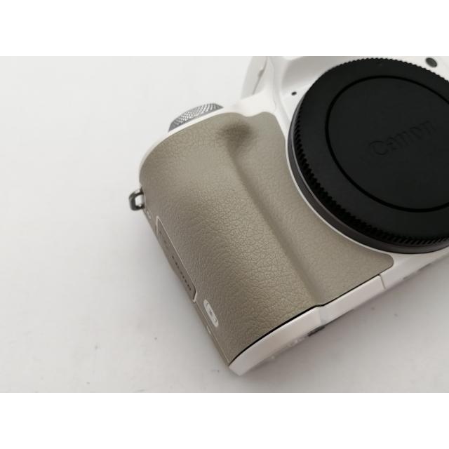 【中古】Canon EOS Kiss M 上半身 白いこと【新宿2】言いはなつ継続期間１ヶ月【位置づけるB】