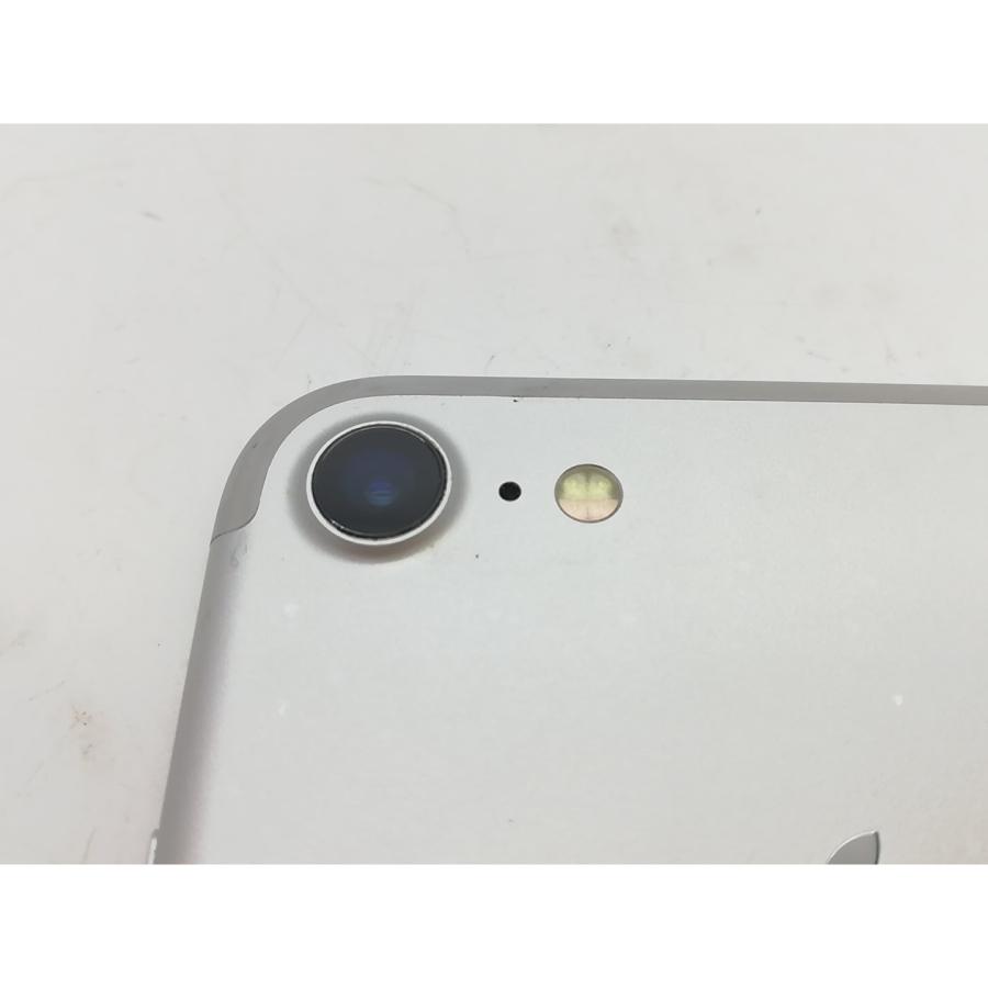 【中古】Apple docomo 【SIMロック解除済み】 iPhone 7 32GB シルバー MNCF2J/A【高崎モントレー】保証期間１ヶ月【ランクB】｜janpara｜09