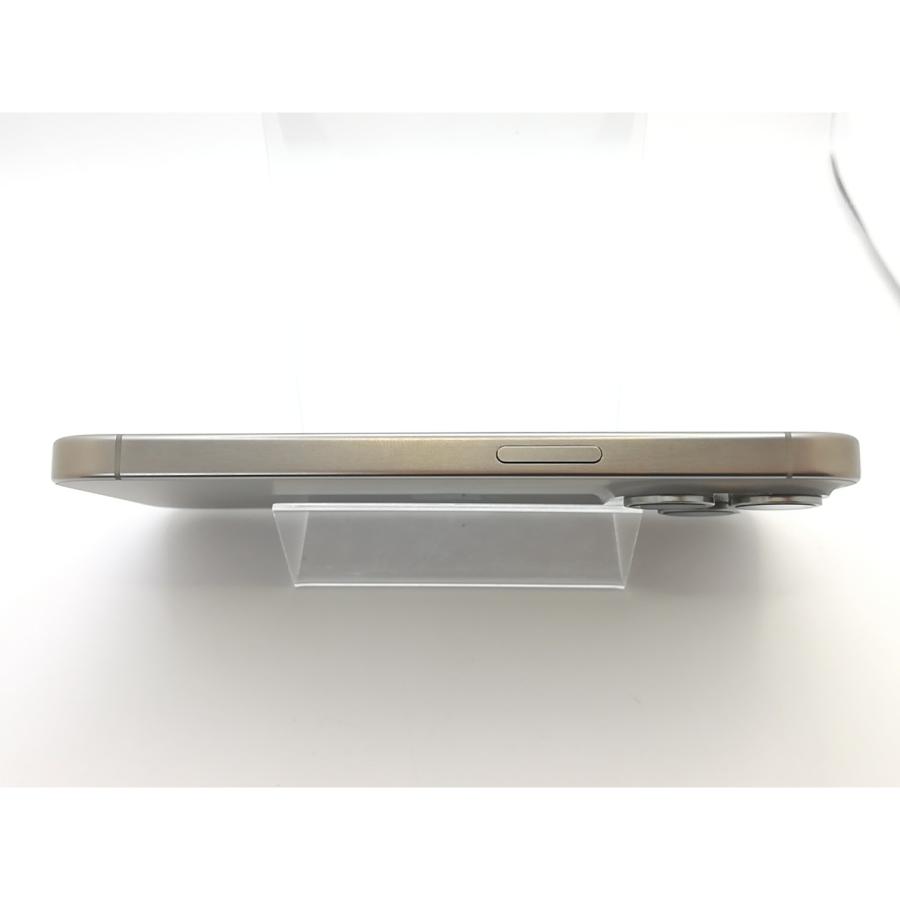 【中古】Apple docomo 【SIMフリー】 iPhone 15 Pro 256GB ナチュラルチタニウム MTUF3J/A【福岡天神】保証期間１ヶ月【ランクB】の画像