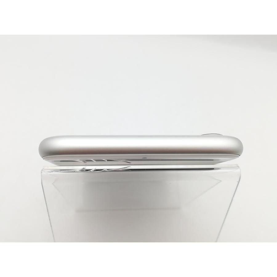 中古】Apple au 【SIMロック解除済み】 iPhone 7 32GB シルバー MNCF2J 