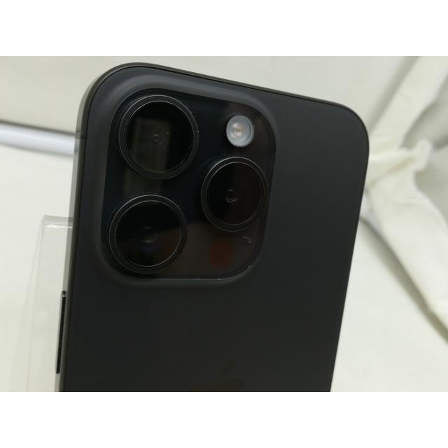 【中古】Apple docomo 【SIMフリー】 iPhone 15 Pro 1TB ブラックチタニウム MTUQ3J/A【川崎】保証期間１ヶ月【ランクB】の画像