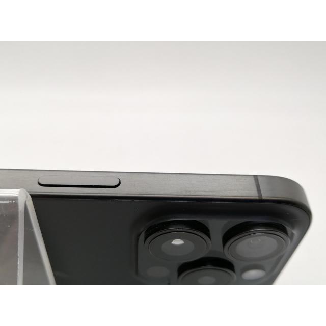 【中古】Apple 国内版 【SIMフリー】 iPhone 15 Pro 256GB ブラックチタニウム MTUC3J/A【新宿】保証期間１ヶ月【ランクB】の画像