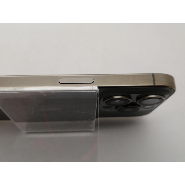 【中古】Apple au 【SIMフリー】 iPhone 15 Pro 256GB ナチュラルチタニウム MTUF3J/A【札幌南2条】保証期間１ヶ月【ランクA】の画像