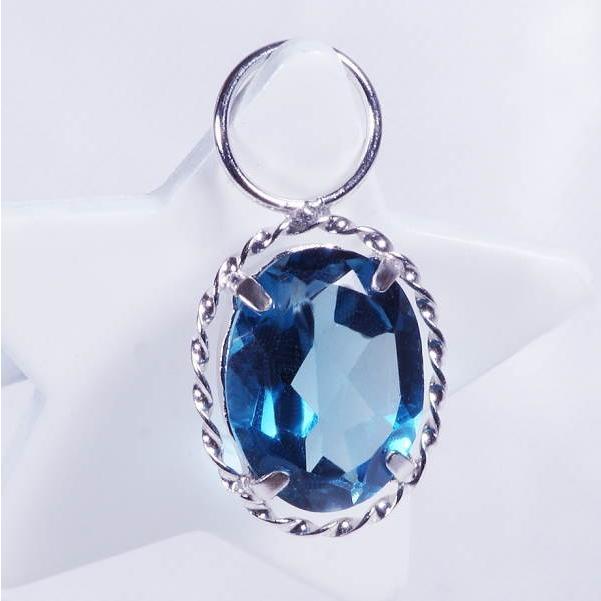 K18WG 2.8ct ロンドンブルートパーズ チャーム オーバル 18金ホワイト 