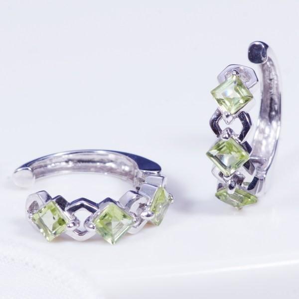 K14WG ペリドットピアリング 14金ホワイトゴールド 187221