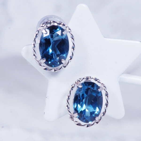 K18WG 1.6ct ロンドンブルートパーズピアス オーバル 18金ホワイト