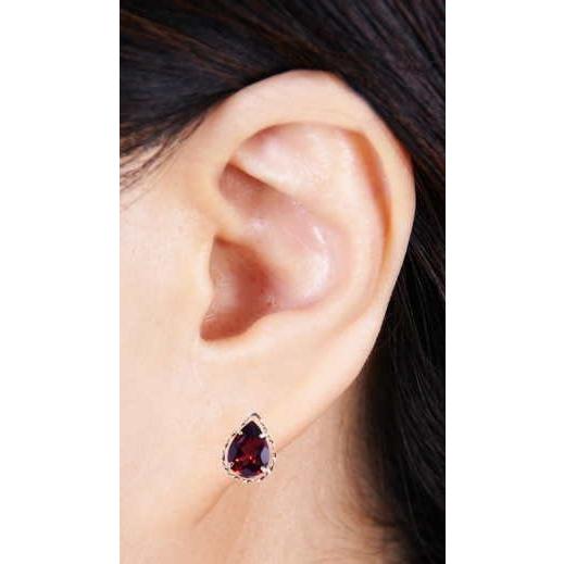 ガーネットデザインピアス 18金 ペアシェイプ 大粒計2.2カラット IA 