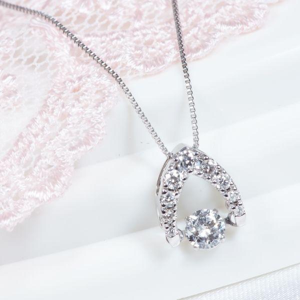 ギフト Dancing Stone (ダンシングストーン)18金ホワイトゴールドダイヤペンダントネックレス（FTW501D）