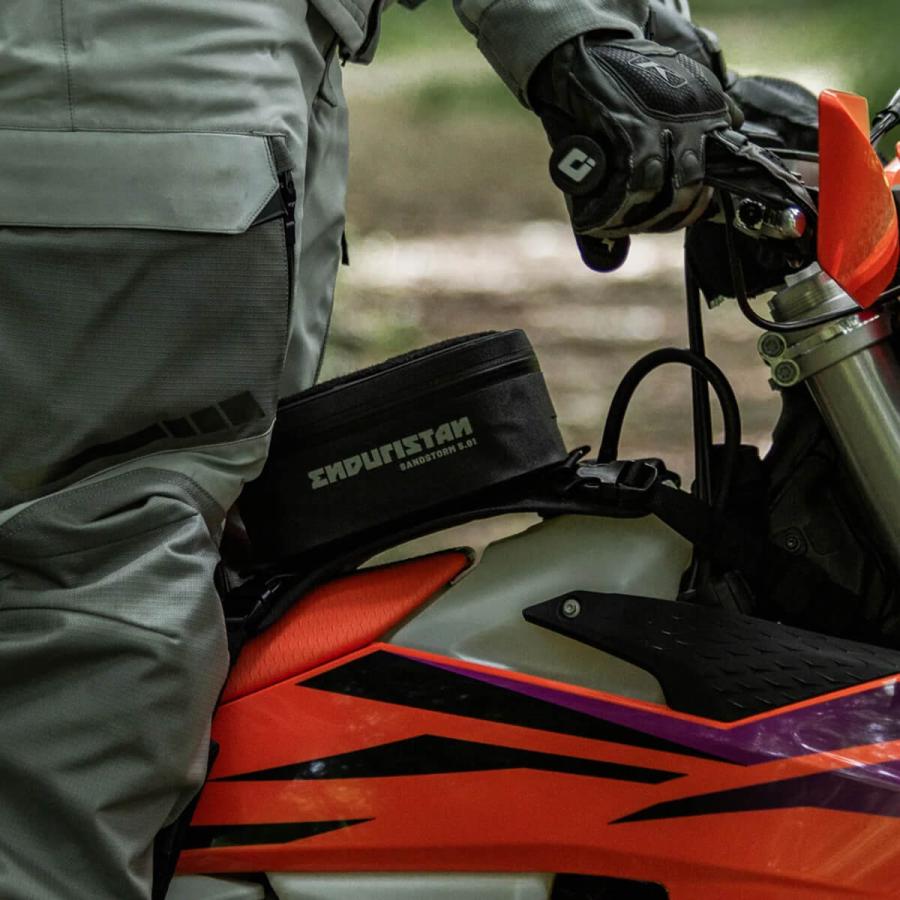 【正規総代理店】エンデュリスタン サンドストーム 5.01 タンクバッグ / ENDURISTAN 防水 バイク用 タンクバッグ 小さめ ナビケース付き オフロード ツーリングの画像