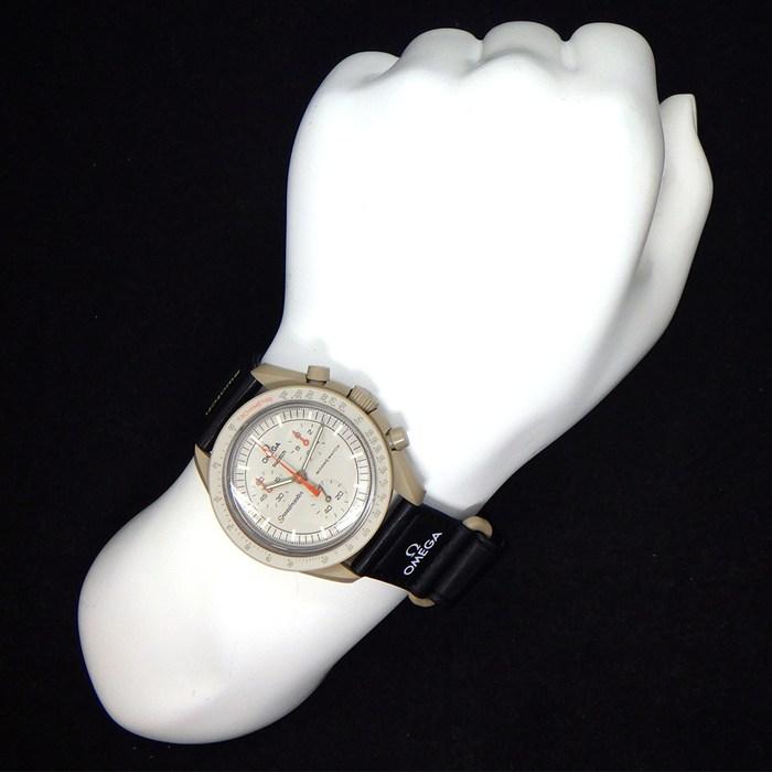 スウォッチ×オメガ Swatch×OMEGA 腕時計 スピードマスター ミッショントゥジュピター SO33C100 ベージュ文字盤 クロノグラフ スモの画像