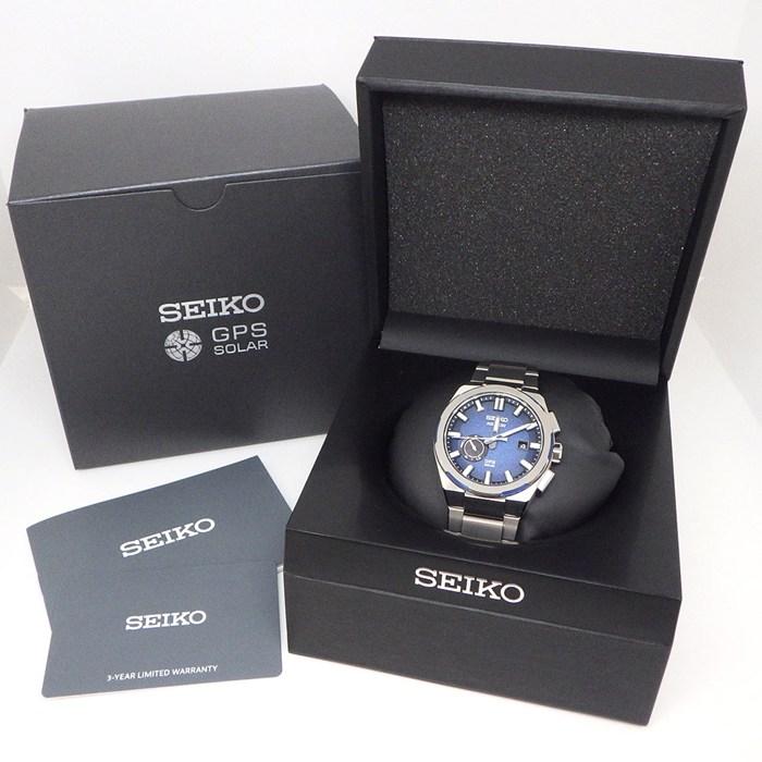 セイコー SEIKO 腕時計 アストロン ネクスター SBXD023/3X62-0AE0 デイト パワーリザーブ表示 機内モード 夜光インデックス 夜の画像