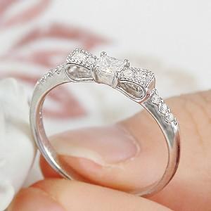 pt900 プラチナ 指輪 リング ダイヤモンド ダイヤ 角ダイヤ 0.17ct H-SIクラス リボン CAR-0128の画像