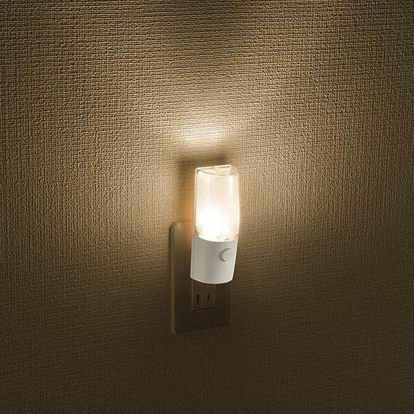 LEDナイトライト フットライト スイッチ式 常夜灯 足元灯 コンセント差込 簡単設置 寝室 廊下 玄関 室内用 オーム電機 照明器具
