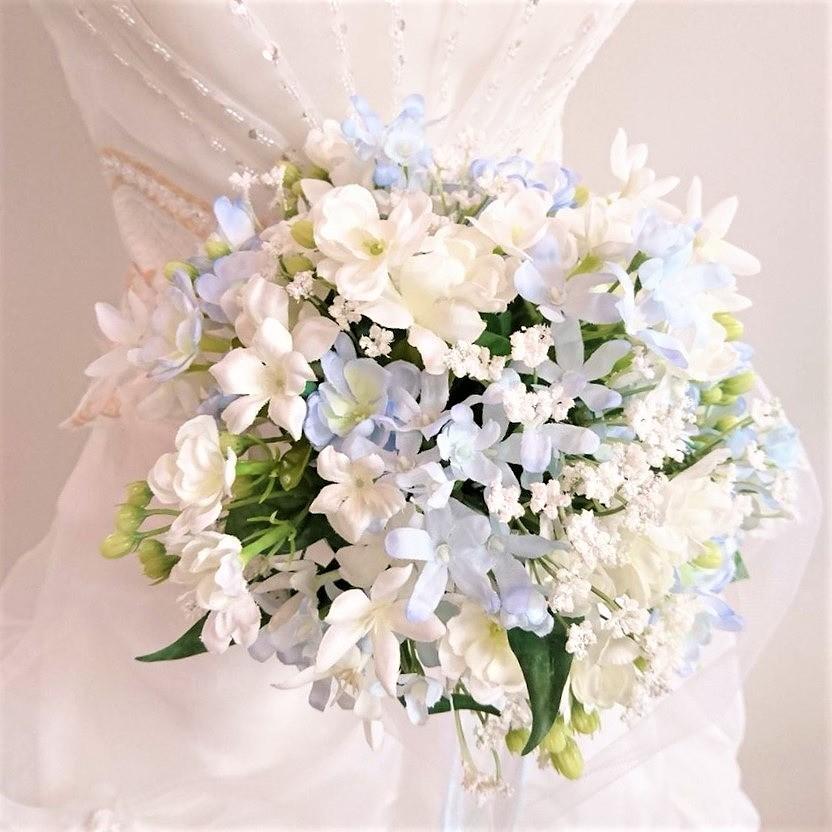 ブライダルブーケ　ウェディングブーケ　小花のナチュラルクラッチブーケ　シルクフラワー　造花ウェディングブーケ　クラッチ