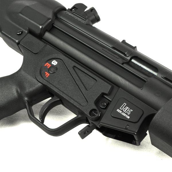 電動ガン Classic Army (クラシックアーミー) MP5A2 タクティカルライト搭載型 |  | 05