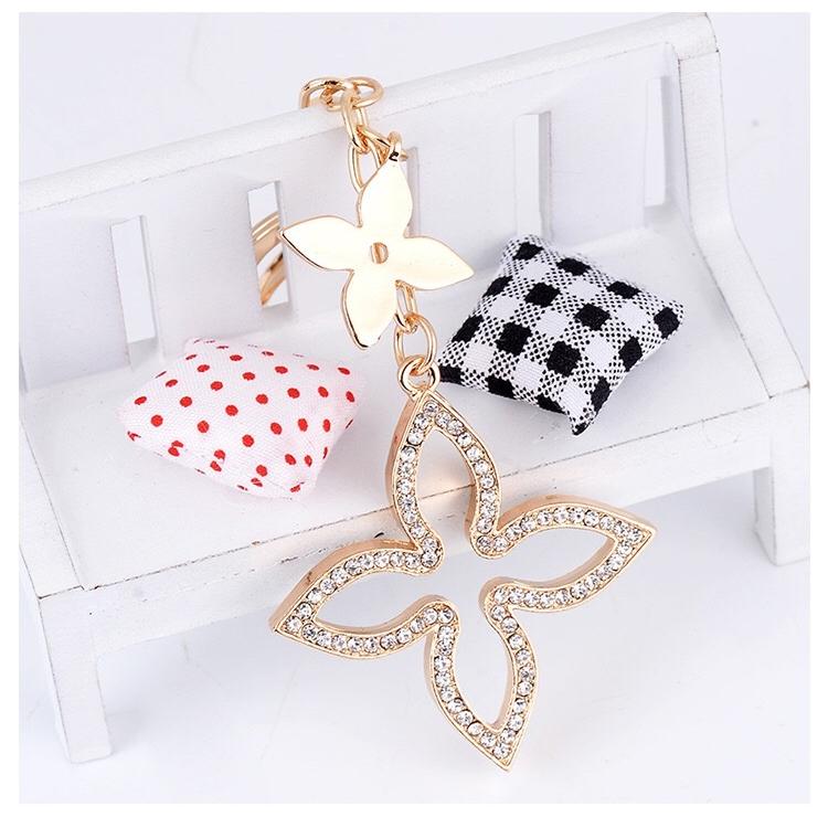 お好みのチャームでアクセサリーに♡ キーホルダー キーホルダー バッグチャーム バッグアクセサリー 鍵 四葉 可愛い