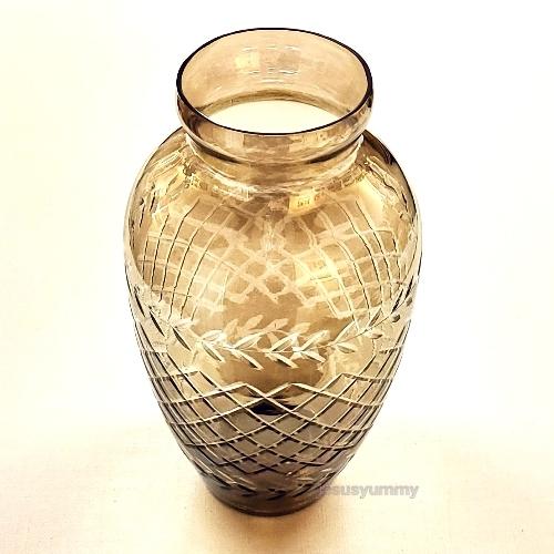 フラワーベース スモーク イエロー ゴールド ガラス 花器 花瓶 ヨーロピアン インテリア 雑貨 アンティーク ヴィンテージ 仕上げ カットワーク Euro Jesus Yummy 通販 Yahoo ショッピング