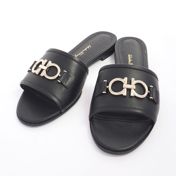 フェラガモ　ゴールド ガンチーニラバーバサンダル　新品未使用 FERRAGAMO（フェラガモ） 【返品OK】【未使用品・新古品