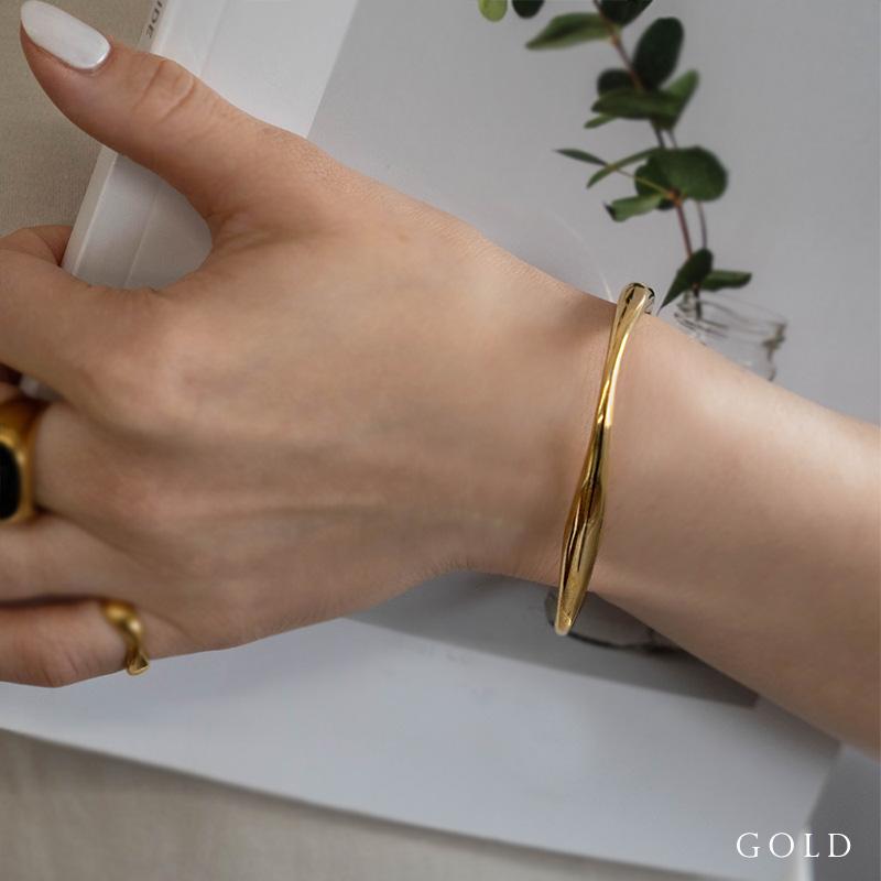 MCM バングル　ブレスレット MCM バングル ブレスレット MCM - MCM レザー ブレスレット