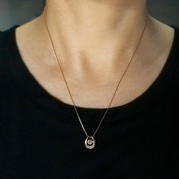 ダンシングストーン ダイヤモンド ネックレス 0.28ct K18 ピンクゴールド 揺れる ネックレス ダンシングダイヤ 馬蹄 ホースシュー クロスフォー 正規品の画像