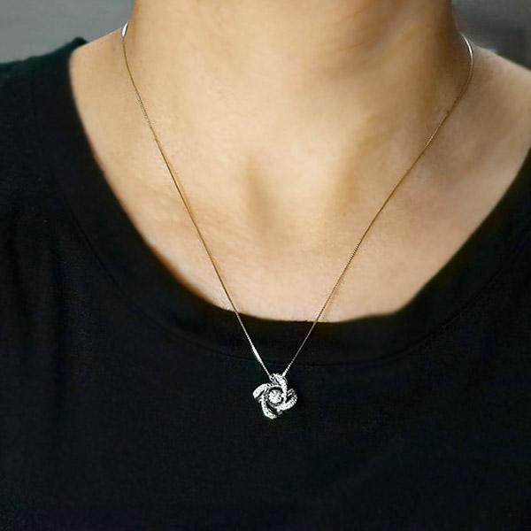 ダンシングストーン ダイヤモンド ネックレス 0.2ct プラチナ Pt900 揺れる ネックレス ダンシングダイヤ クロスフォー 正規品 鑑別書付 保証書付の画像