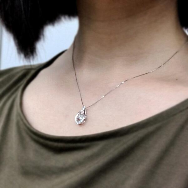 ダンシングストーン ダイヤモンド ネックレス 0.4ct プラチナ Pt900 揺れる ネックレス ダンシングダイヤ クロスフォー 正規品 鑑別書付 保証書付の画像