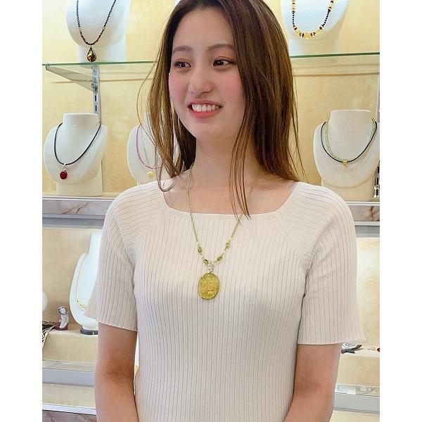 天然石　琥珀ネックレス　インタリオ　ペンダント　カリビアングリーンアンバー  蝶　薔薇　ペリドット　パワーストーン　カメオの画像