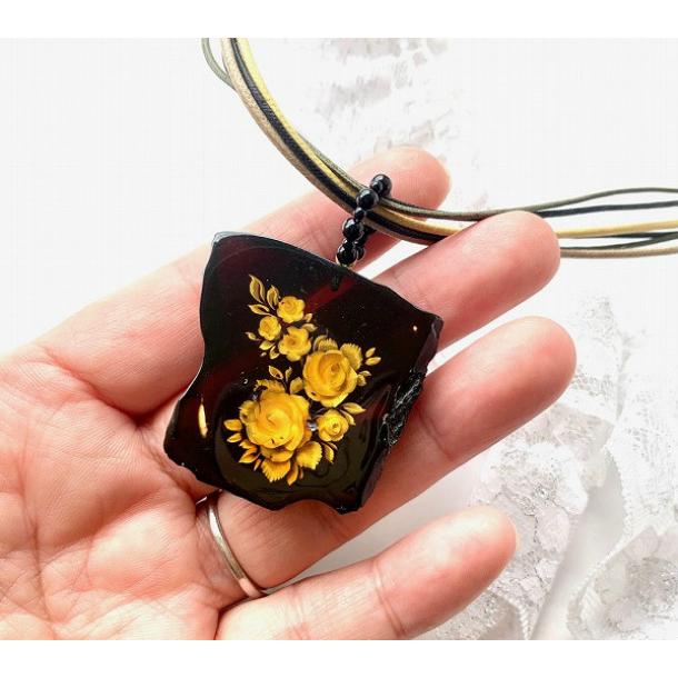 天然石　天然琥珀 ネックレス ペンダント インタリオ　 こはく カメオ　50ｃｍネックレス付き　パワーストーンの画像