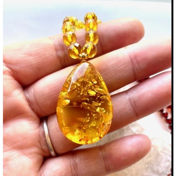 【Ruby】No.5 天然バルティックアンバー(琥珀)の大粒トップ Ruby様専用】No.5 天然バルティックアンバー(琥珀)の大粒トップ 【公式