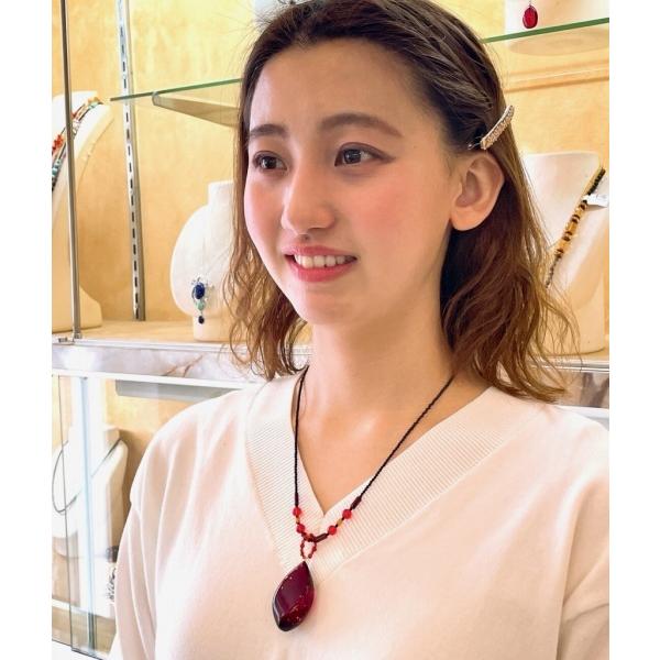 還暦祝い　母　おしゃれ　琥珀 ネックレス レッドアンバー ペンダント セミロングネックレス 赤琥珀  贈り物 大きな琥珀 パワーストーンの画像