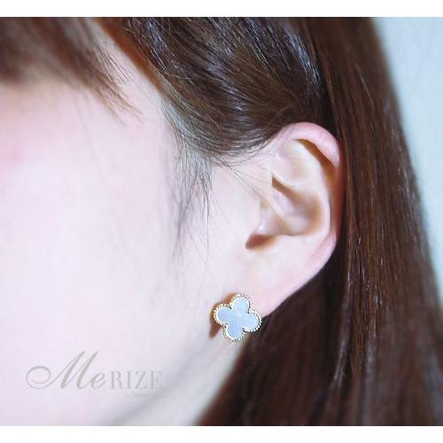 ホワイトシェルダブルピアスYG