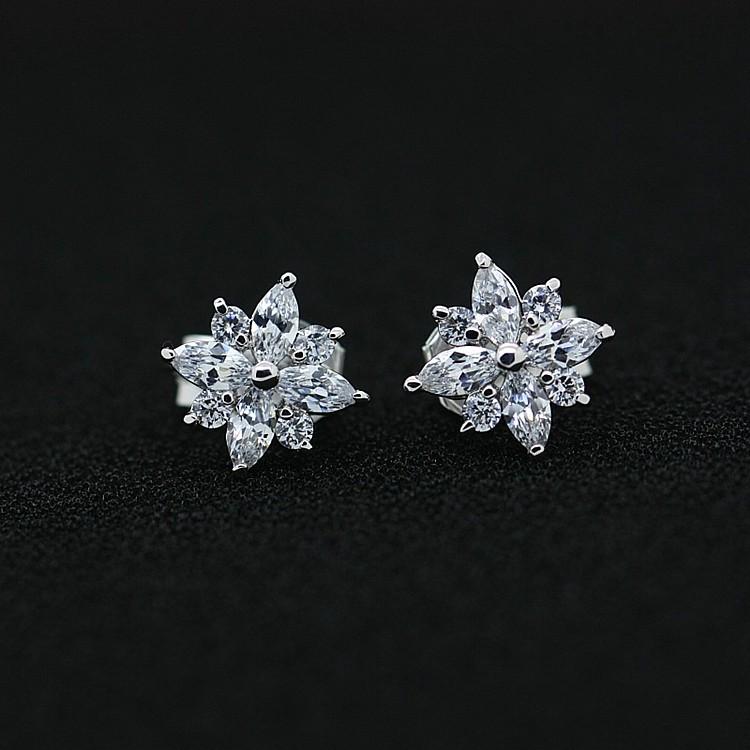 SWAROVSKI（スワロフスキー） ピアス レディース 高級 雪の結晶 雪華