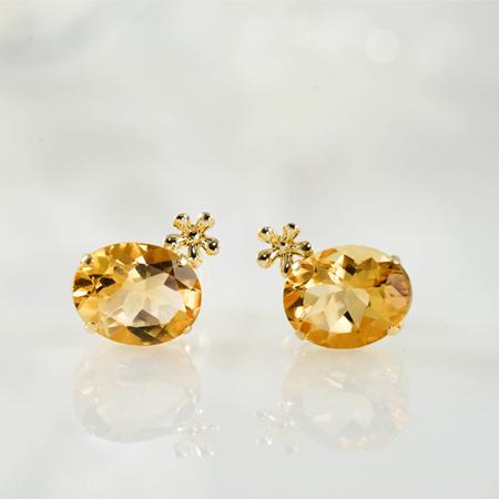 新品K18シトリン 8mm×10mm オーバル(小判) ピアス 花パーツ付き : j 