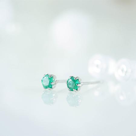 【新品】プラチナ Pt900 エメラルド ピアス 3mm シリコンキャッチ 両耳 新品Pt900 エメラルド 3mm丸 シンプルピアスピアス 0.30カラット
