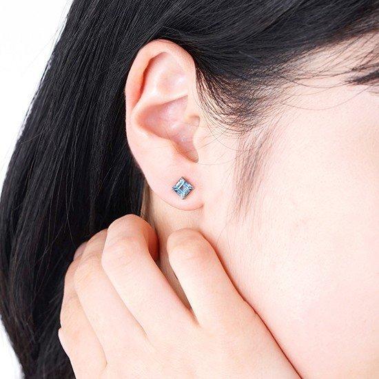 新品PT900 プラチナ・アイオライト5mm角石ピアス・両耳ペアー 
