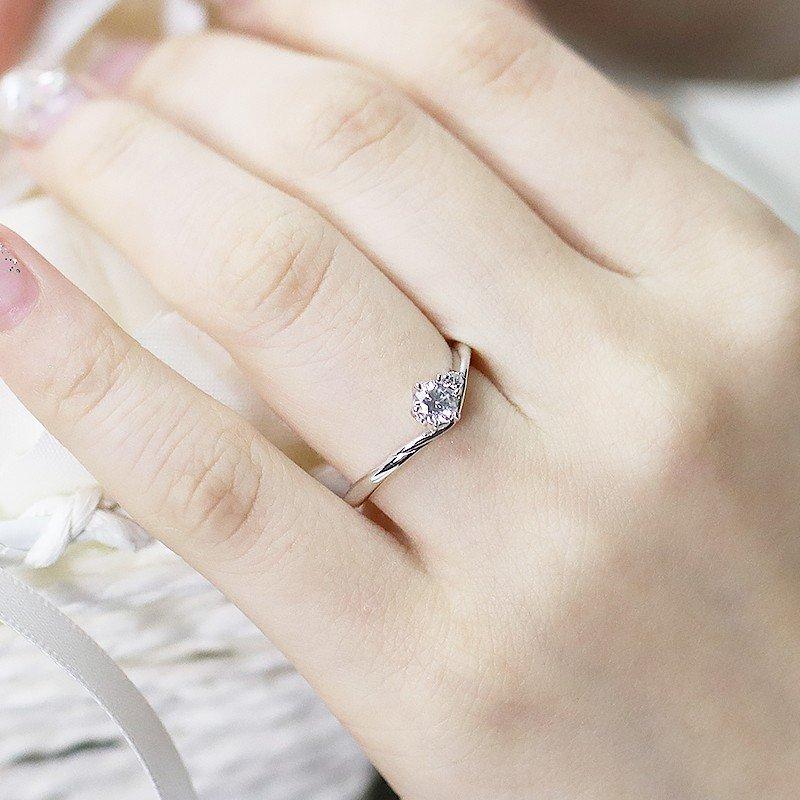 Jeweluce（ジュエルーチェ） 婚約指輪 ダイヤモンド リング プラチナ