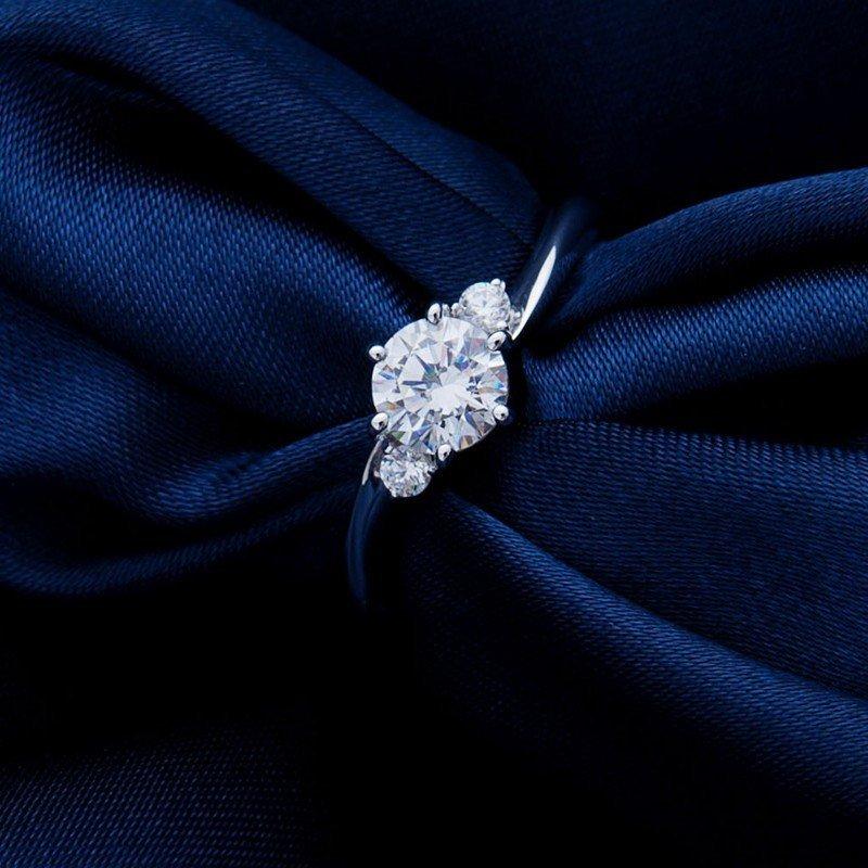 Jeweluce 婚約指輪 ダイヤモンド リング プラチナ pt950 0.56 Jeweluce 婚約指輪 ダイヤモンド リング プラチナ pt950 0.56
